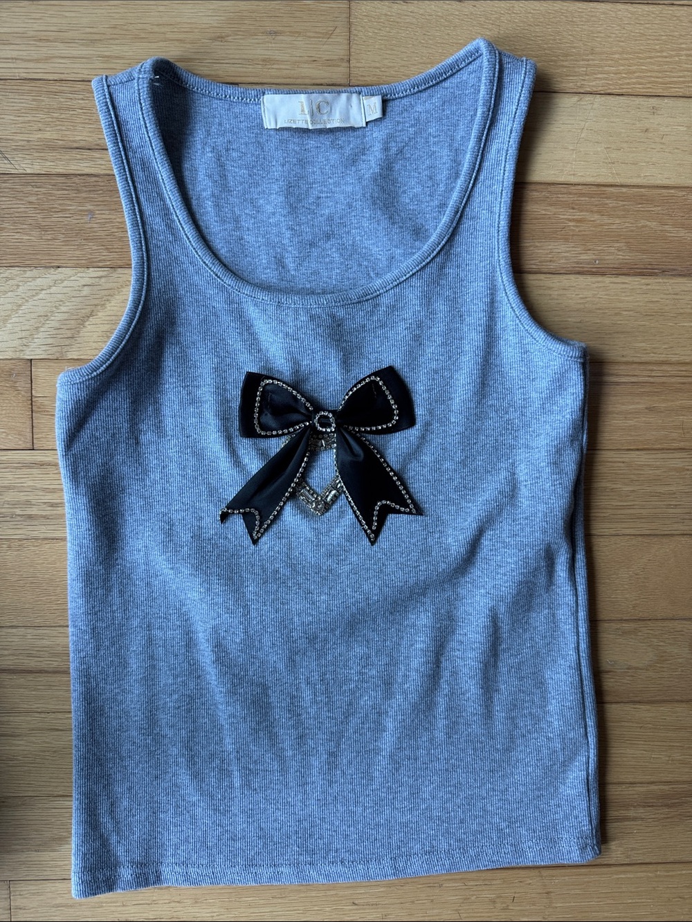 Lizette Collection gray ribbed tank with bow and rhinestone heart  M